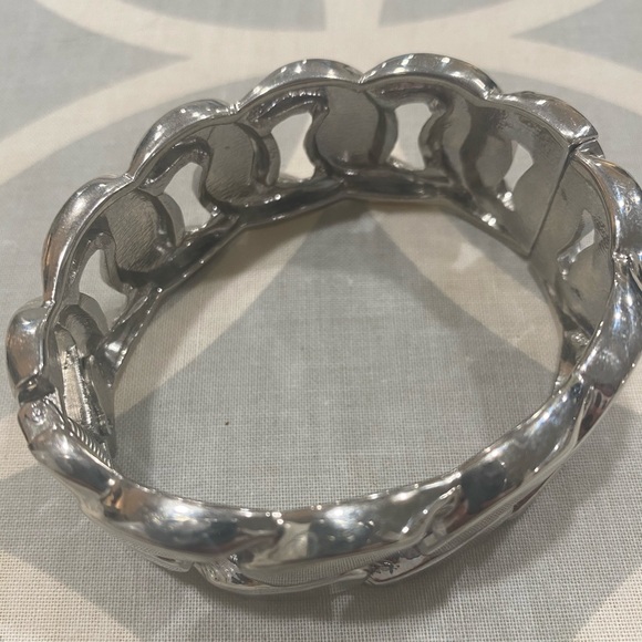 Chain Link Cuff - Picture 2 of 4